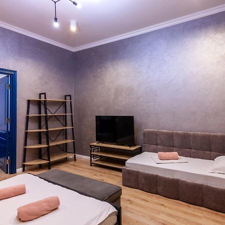 Leogrand Three Bedrooms Vip Apartments On Kniazia Romana 12 리비프 외부 사진