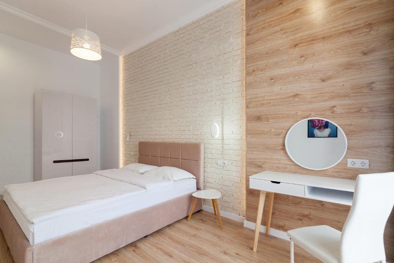 Leogrand Three Bedrooms Vip Apartments On Kniazia Romana 12 리비프 외부 사진