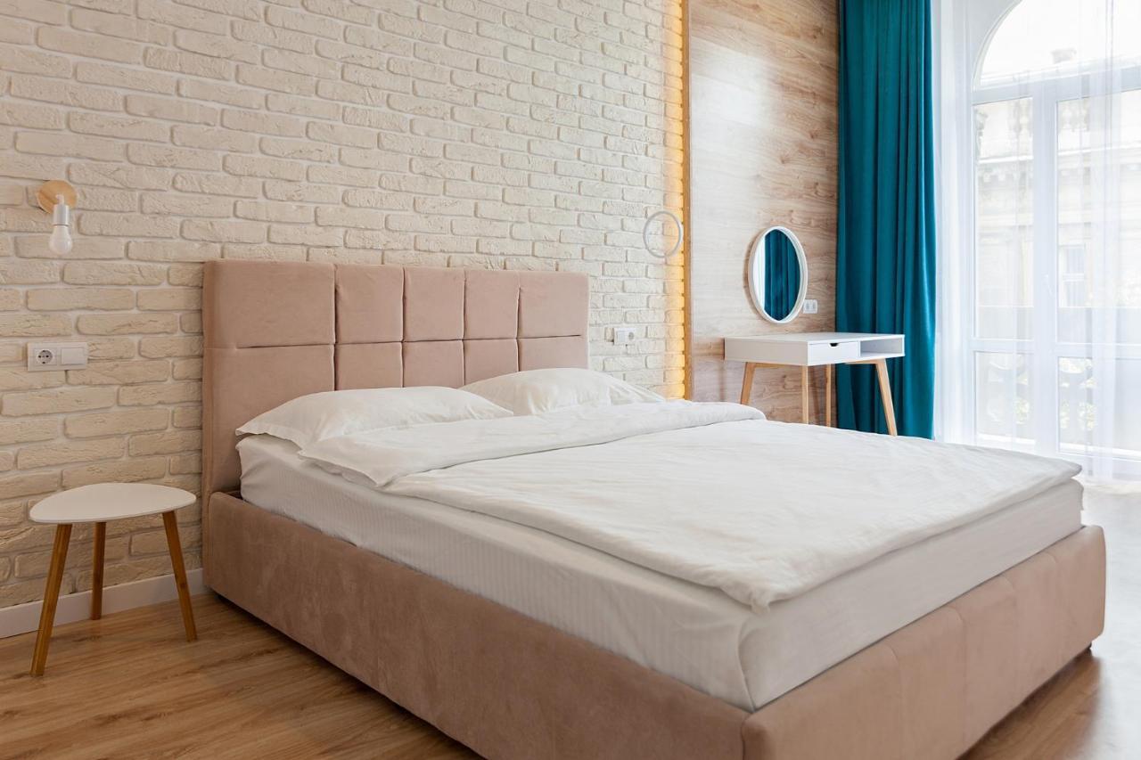 Leogrand Three Bedrooms Vip Apartments On Kniazia Romana 12 리비프 외부 사진